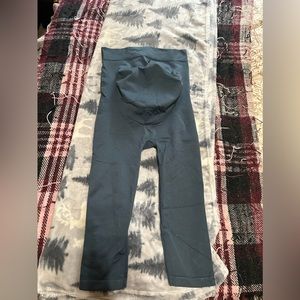 Maternity cropped leggings
